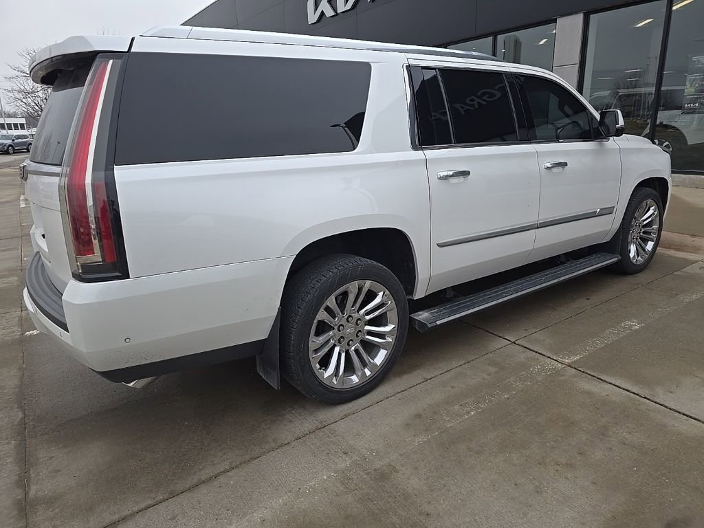 Used 2019 Cadillac Escalade ESV Premium Luxury image 6