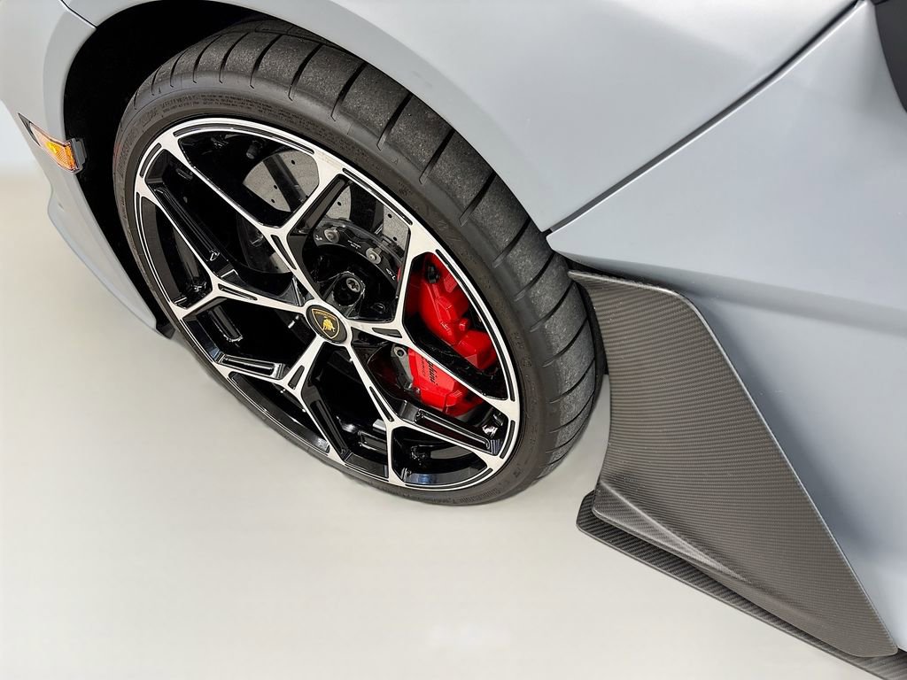 Used 2024 Lamborghini Revuelto image 31
