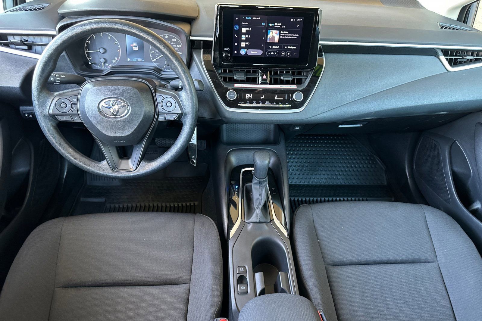 Used 2025 Toyota Corolla LE image 13