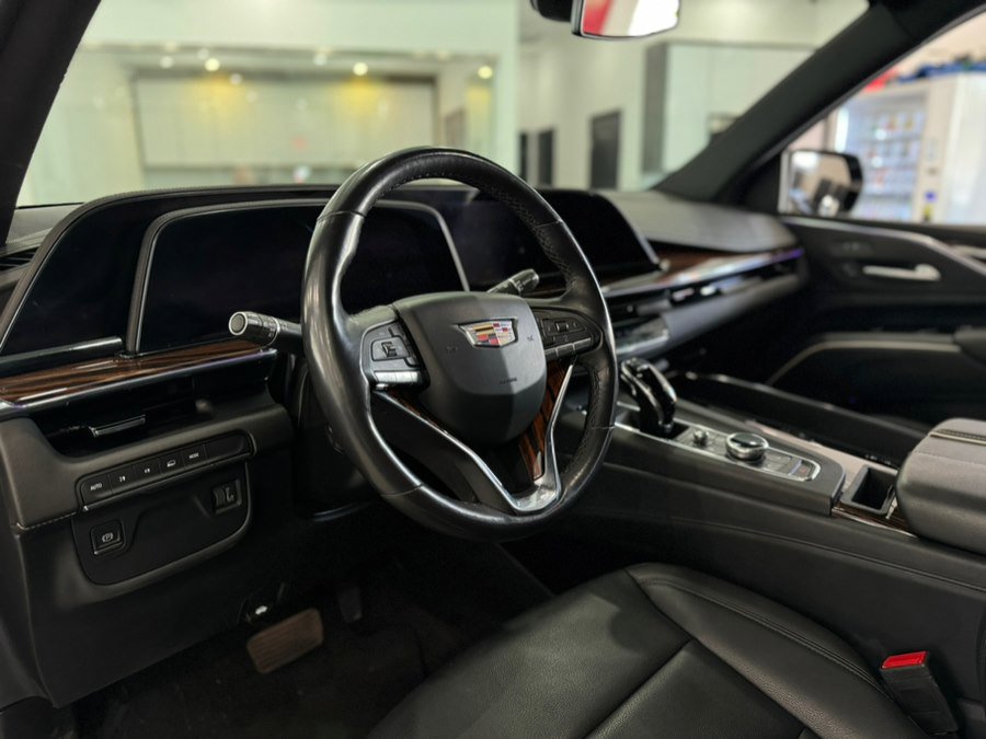 Used 2023 Cadillac Escalade ESV Luxury image 11