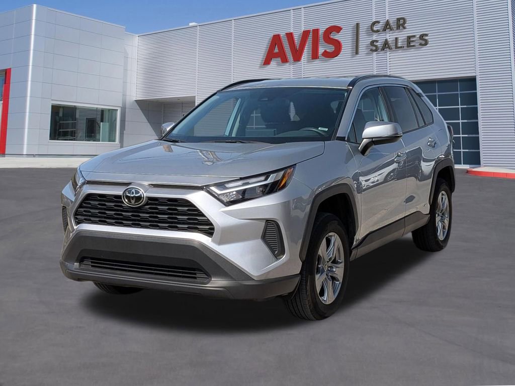 Used 2025 Toyota RAV4 XLE AWD/4WD image 1