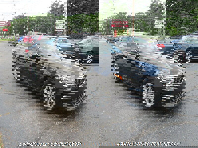 Used 2018 Kia Optima LX w/ Convenience Package image 2