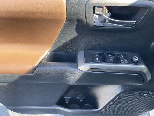 Used 2017 Toyota Tacoma Limited w/ Tow Package AWD/4WD image 12