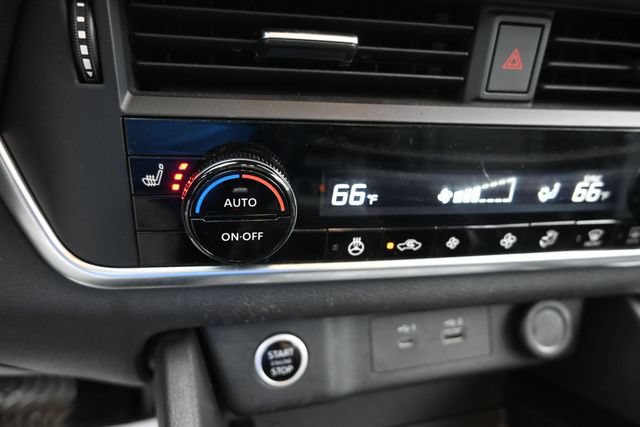 Used 2023 Nissan Rogue SV w/ SV Premium Package AWD/4WD image 16