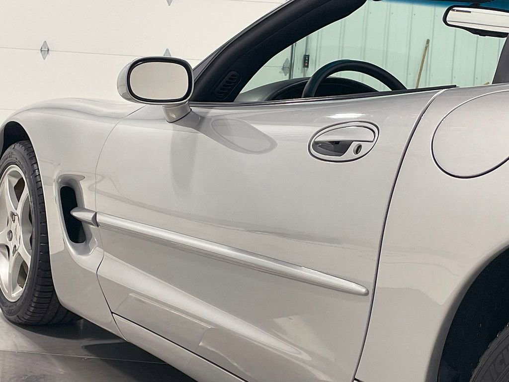 Used 2000 Chevrolet Corvette Convertible w/ Performance Handling Pkg image 30