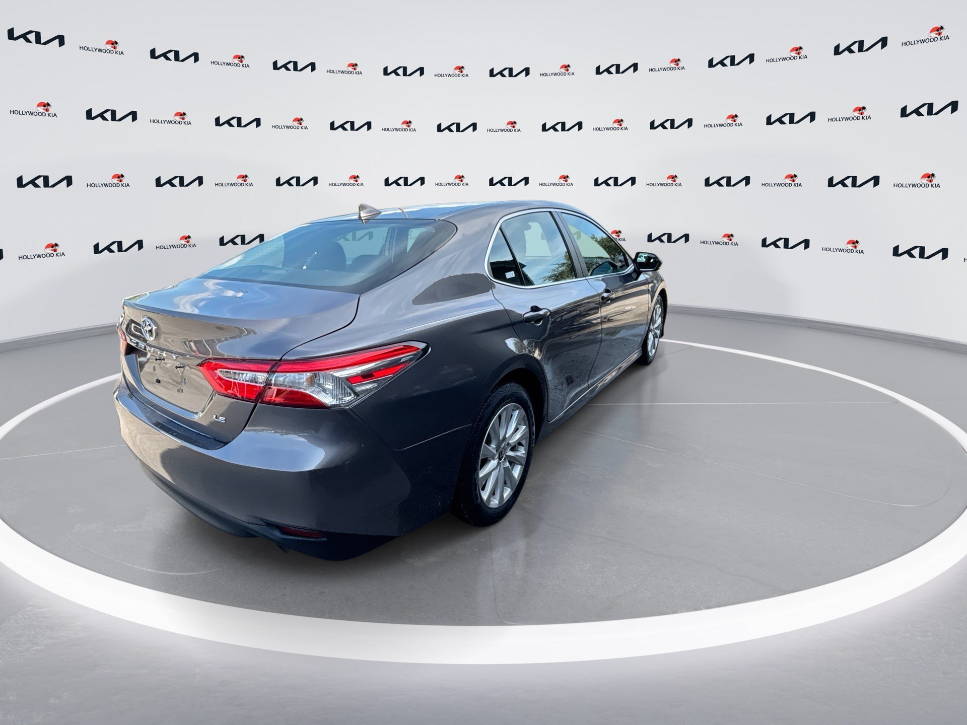 Used 2020 Toyota Camry LE FWD image 8
