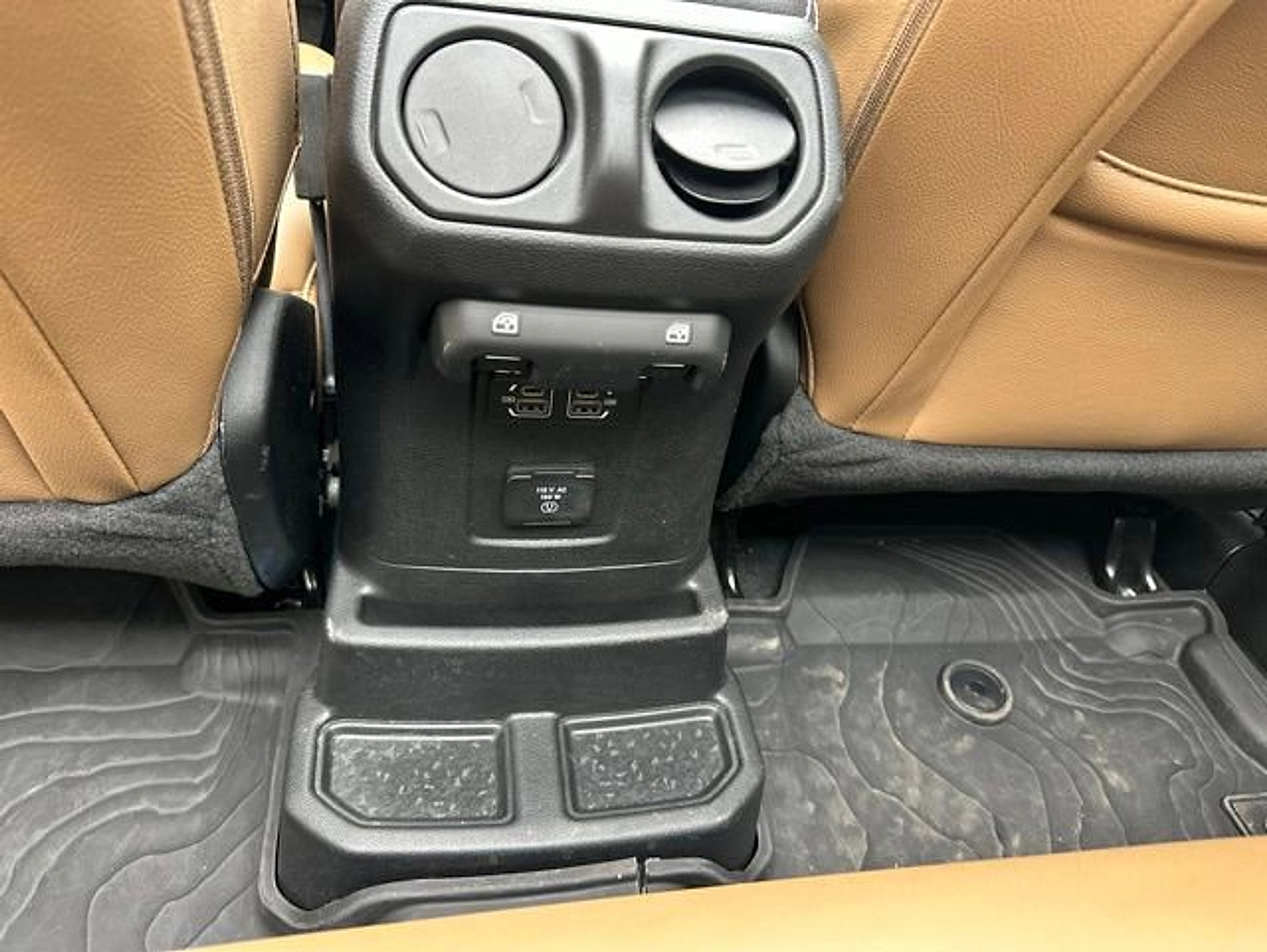 Used 2023 Jeep Wrangler Unlimited Sahara w/ Cold Weather Group AWD/4WD image 17