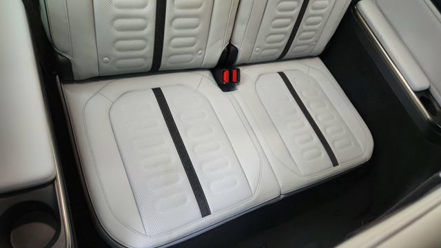 Used 2024 Rivian R1S Adventure AWD/4WD image 30