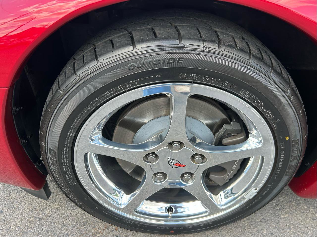 Used 2004 Chevrolet Corvette Coupe w/ Preferred Equipment Group RWD image 10