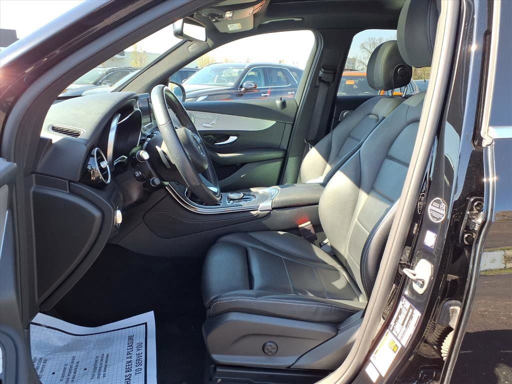 Used 2019 Mercedes-Benz GLC 300 4MATIC image 18