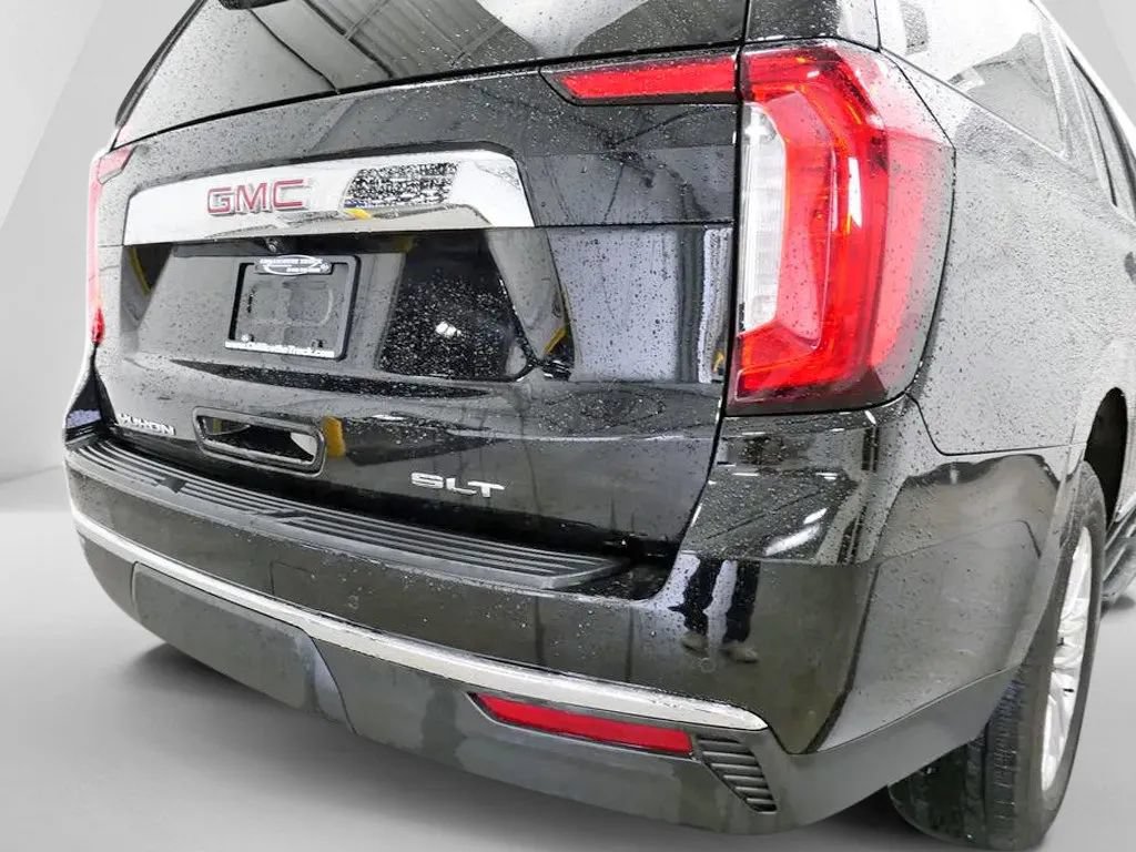 Used 2023 GMC Yukon XL SLT w/ SLT Luxury Package AWD/4WD image 32