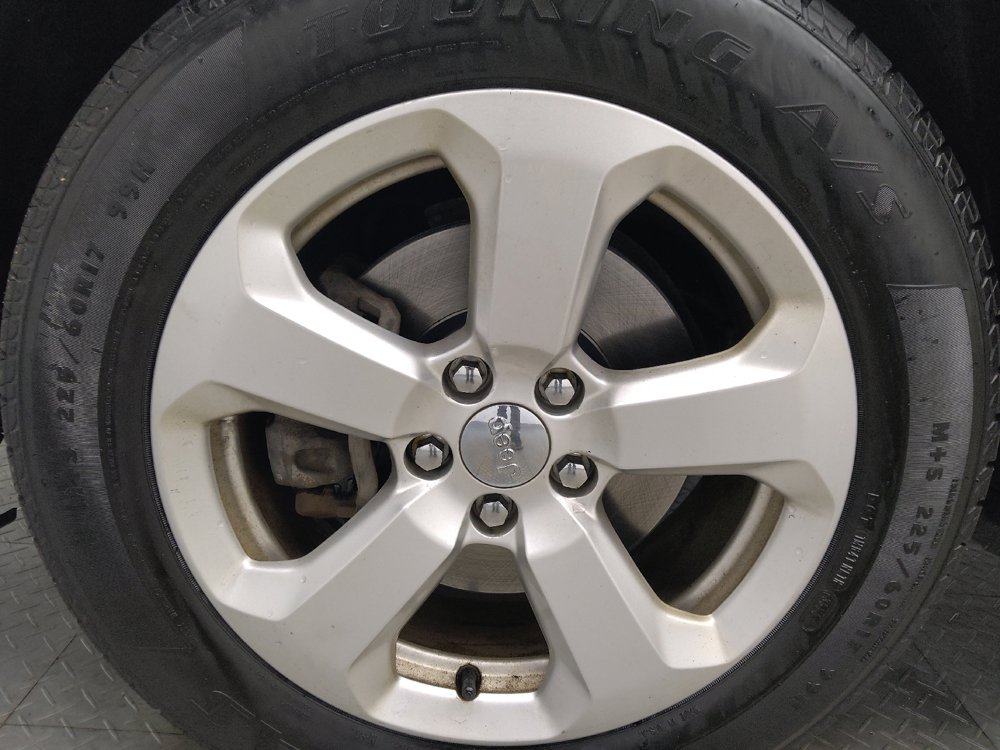 Used 2018 Jeep Compass Latitude w/ Safe & Security Group FWD image 31