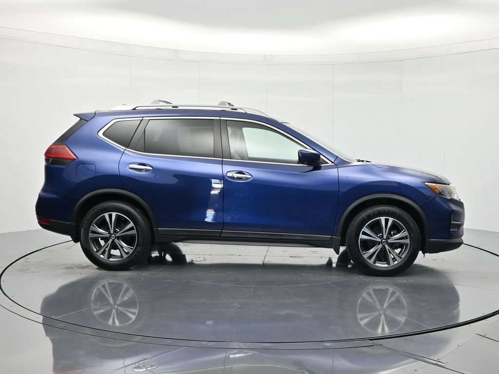 Used 2019 Nissan Rogue SV w/ Premium Package FWD image 4