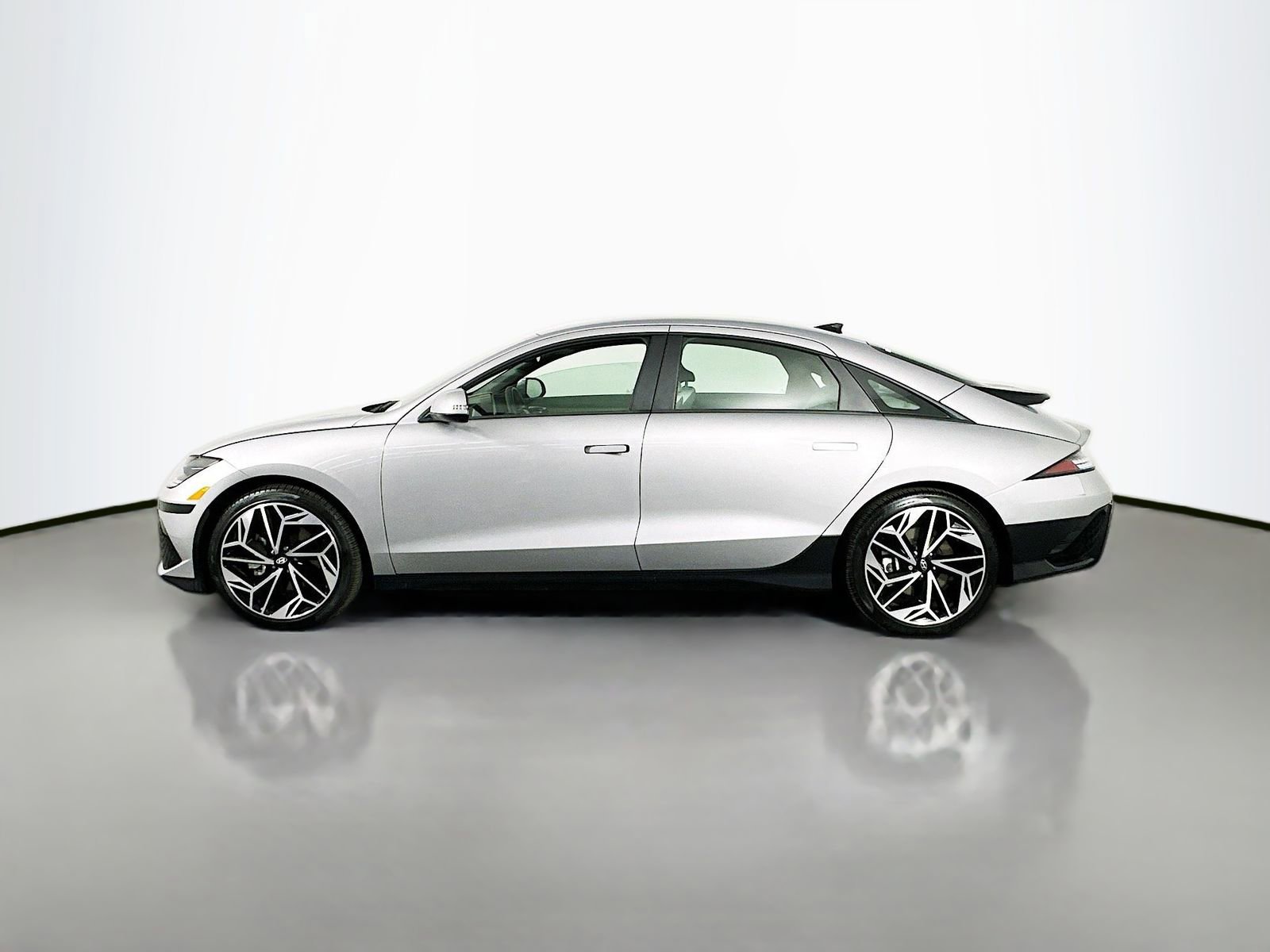 Used 2024 Hyundai Ioniq 6 SEL AWD/4WD image 4