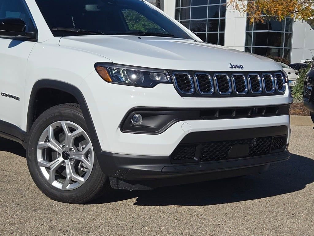 New 2026 Jeep Compass Latitude image 2