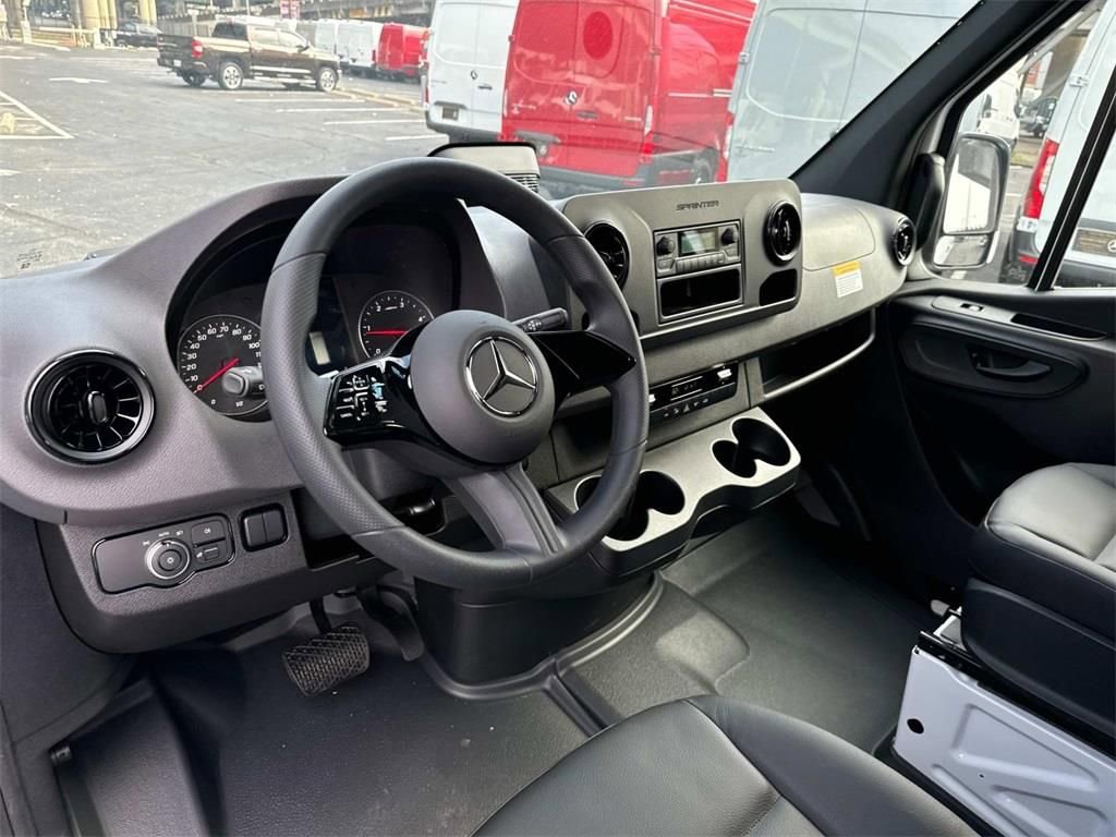 Used 2025 Mercedes-Benz Sprinter 2500 image 18