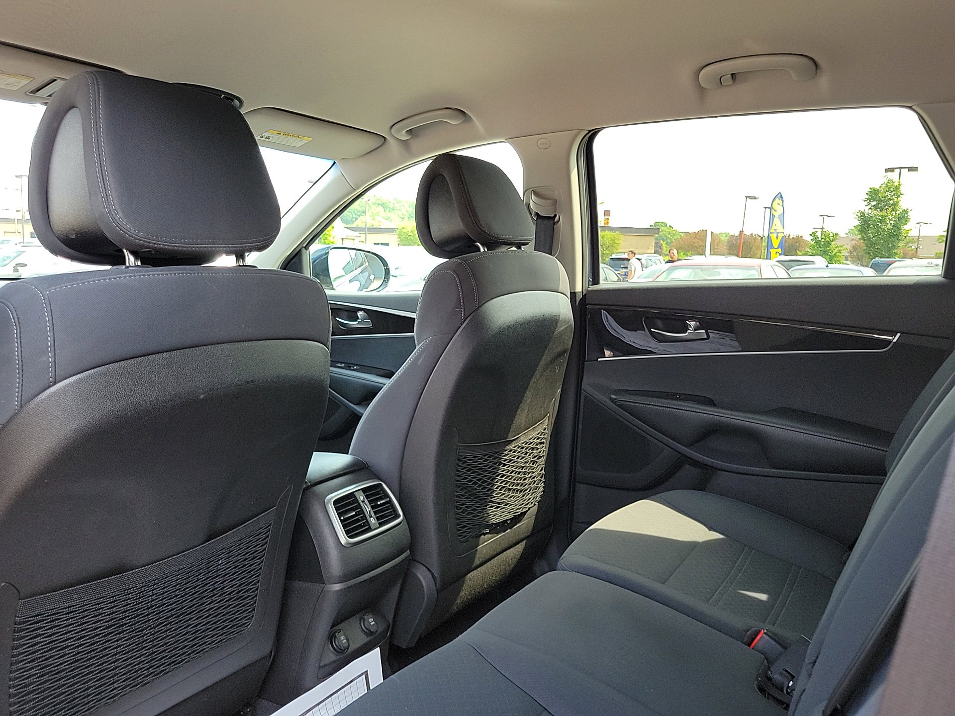 Used 2016 Kia Sorento LX w/ LX Convenience Package image 11