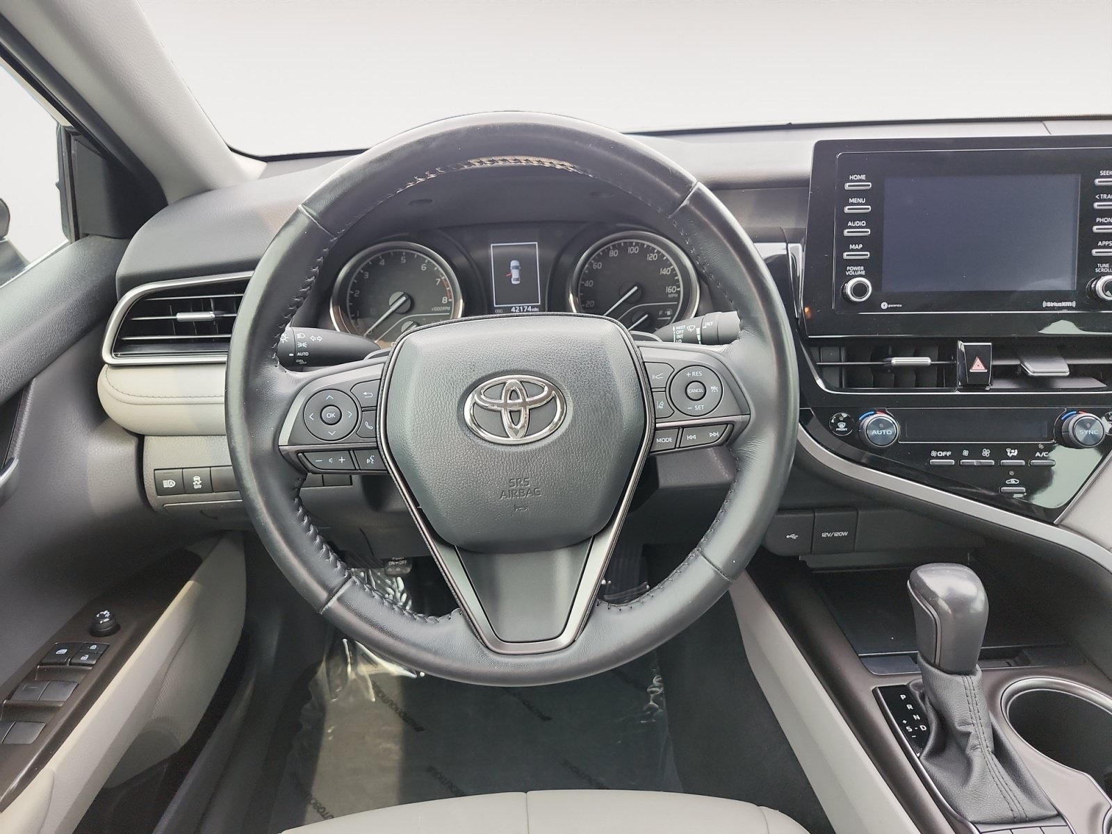 Used 2022 Toyota Camry SE FWD image 13