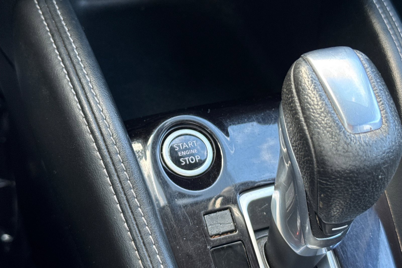 Used 2020 Nissan Kicks SR image 23