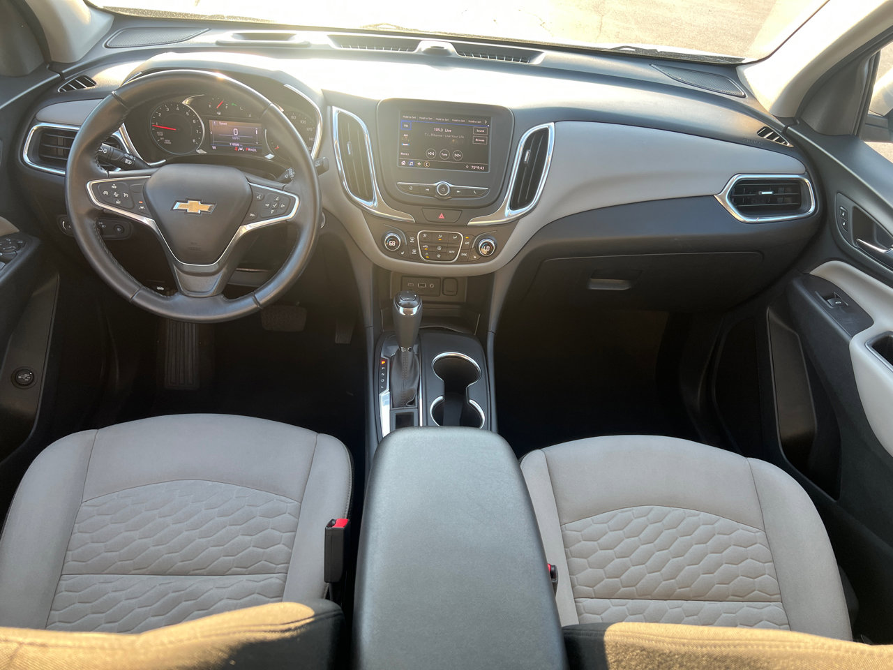 Used 2020 Chevrolet Equinox LT w/ Driver Convenience Package image 32