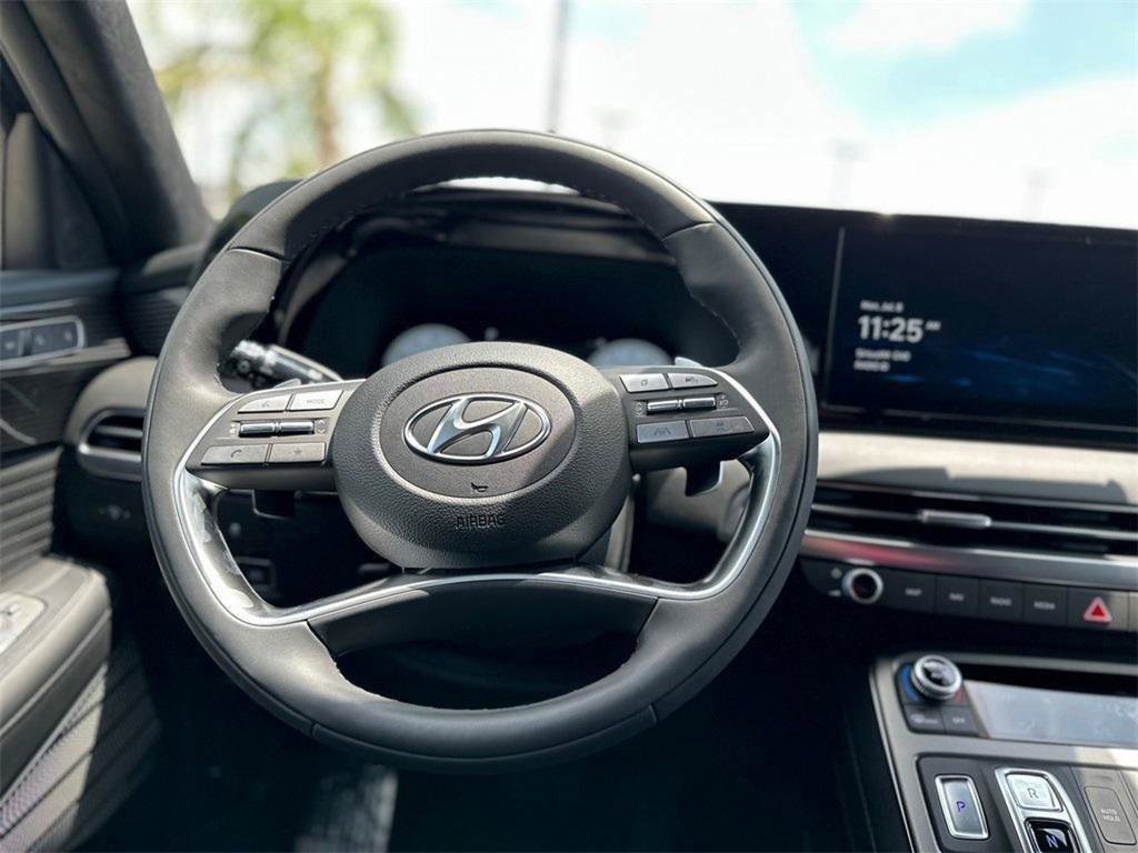 Used 2024 Hyundai Palisade Calligraphy image 12