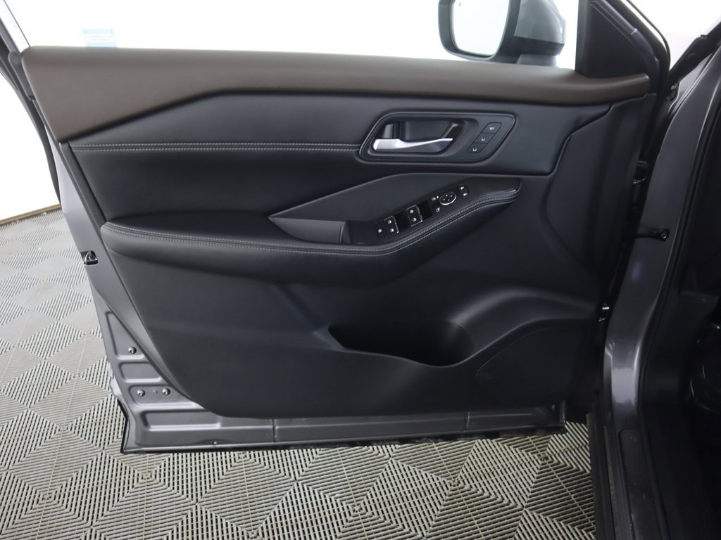 Used 2023 Nissan Rogue SL w/ SL Premium Package image 26