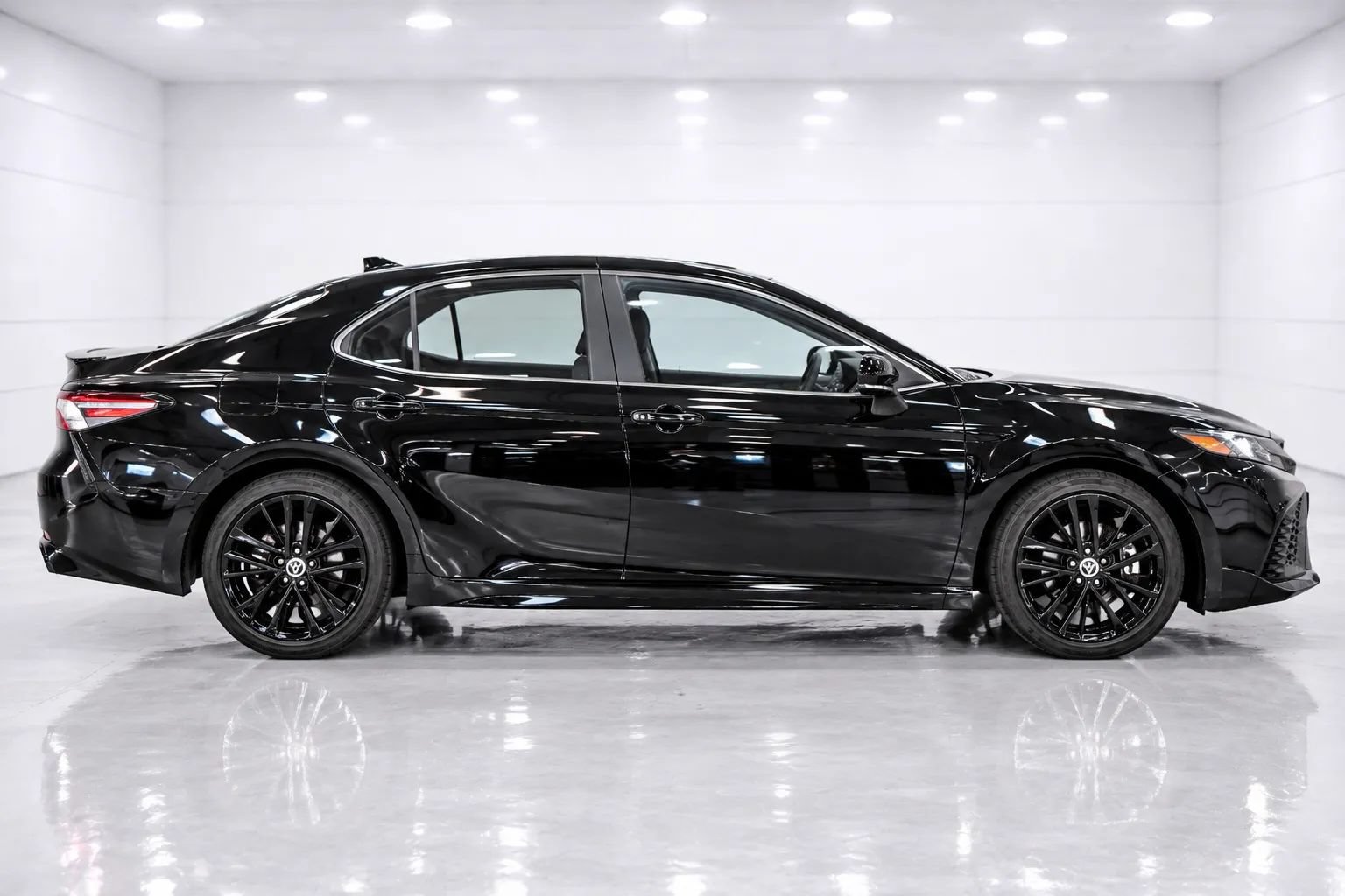 Used 2026 Toyota Camry SE FWD image 6