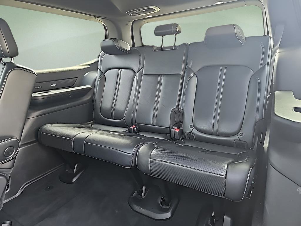 Used 2024 Jeep Wagoneer Series III AWD/4WD image 29