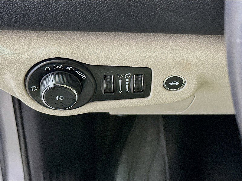 Used 2015 Chrysler 200 C w/ Navigation & Sound Group I image 10