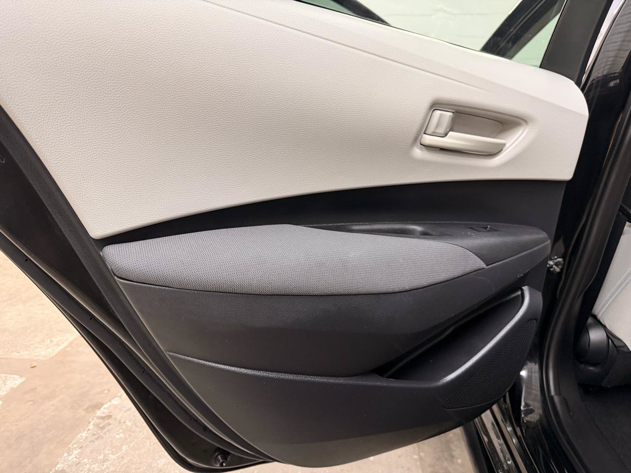 Used 2022 Toyota Corolla LE FWD image 28