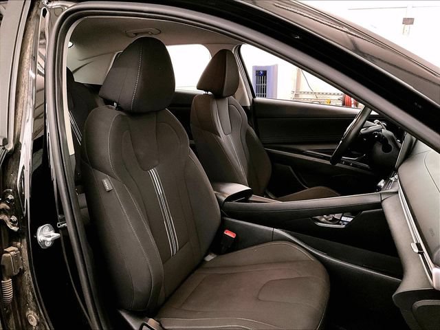 Used 2023 Hyundai Elantra SEL w/ Convenience Package FWD image 7