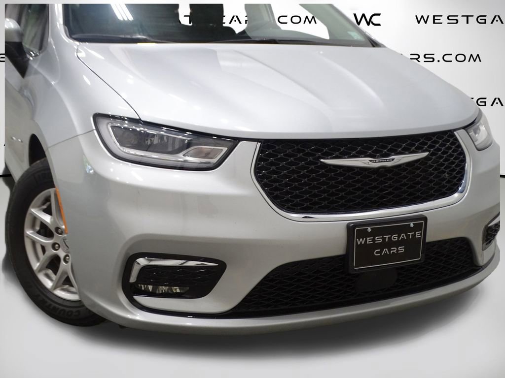 Used 2023 Chrysler Pacifica Touring-L image 42