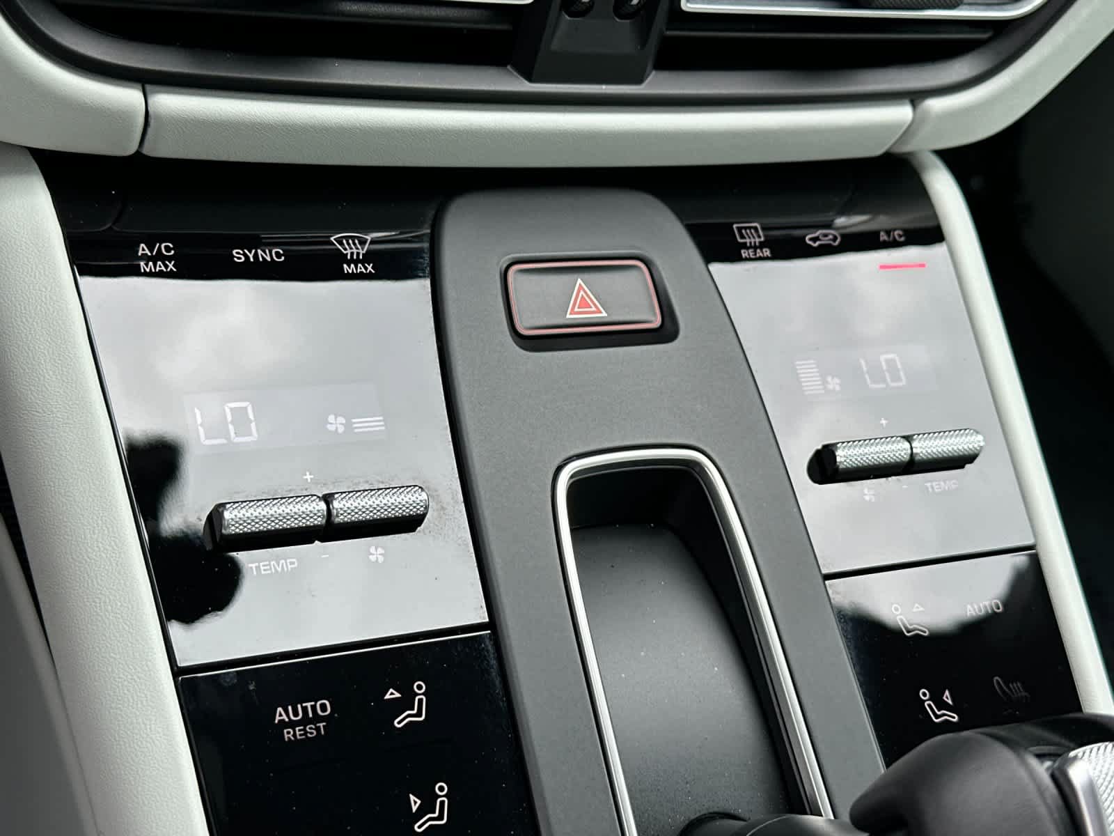 Certified 2025 Porsche Macan AWD/4WD image 23