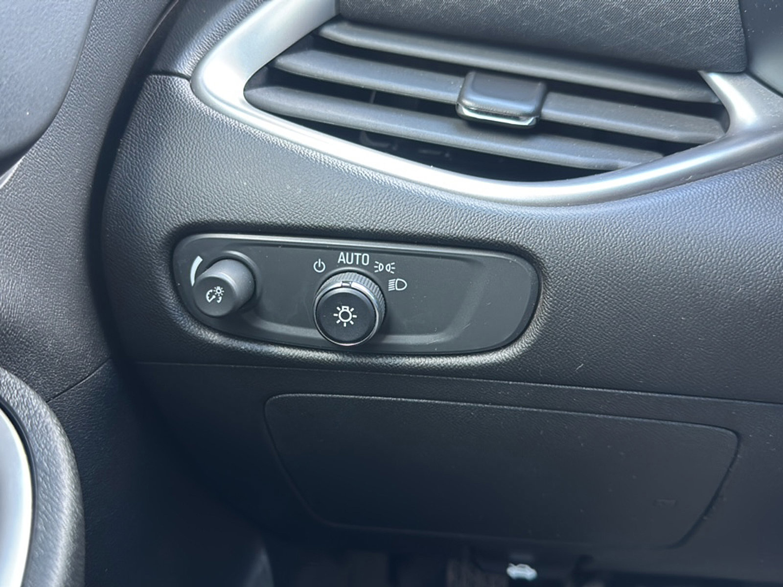 Used 2021 Chevrolet Malibu RS image 30