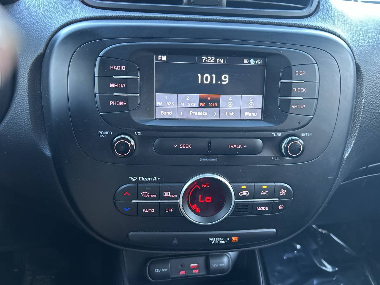 Used 2017 Kia Soul + FWD image 24