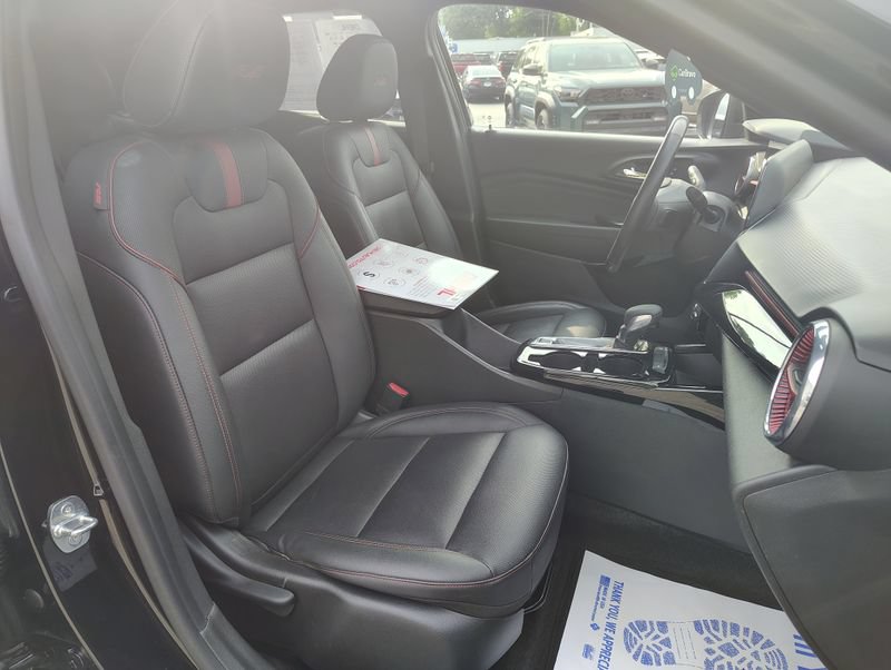 Certified 2024 Chevrolet Trax RS FWD image 19