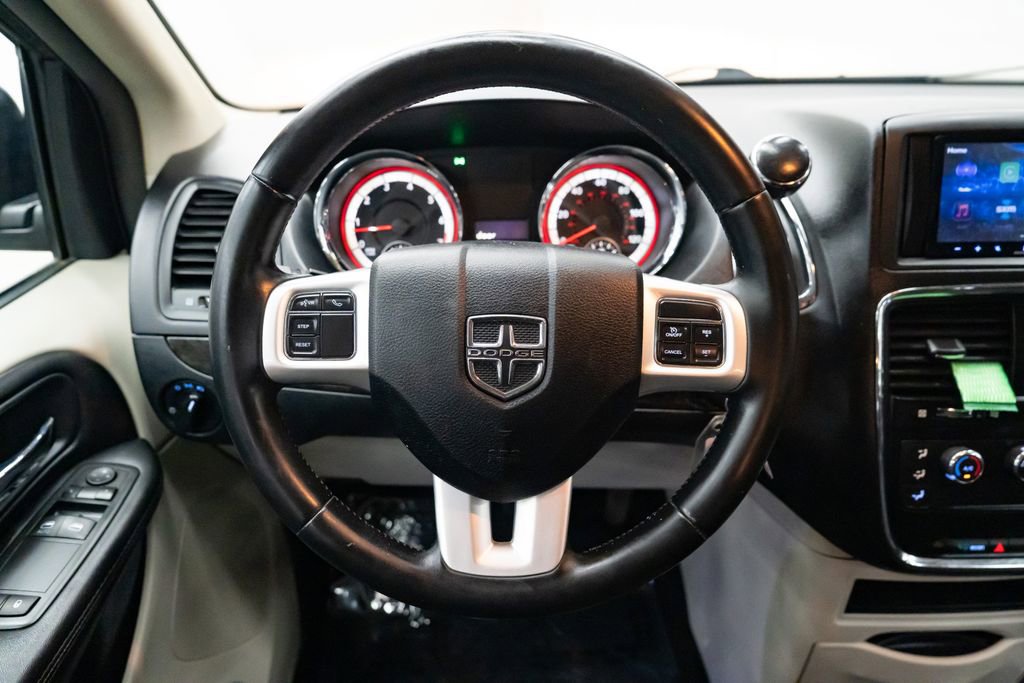 Used 2016 Dodge Grand Caravan American Value Package w/ UConnect Hands-Free Group FWD image 14