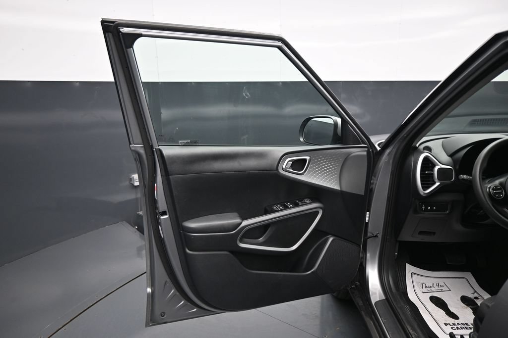 Used 2025 Kia Soul LX w/ LX Technology Package FWD image 10