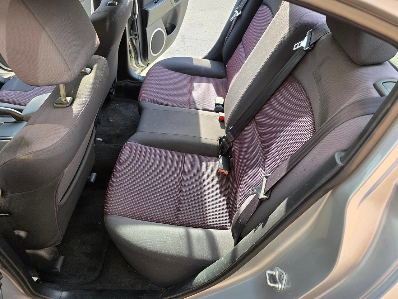 Used 2004 MAZDA MAZDA3 s w/ Moonroof & 6-CD Pkg FWD image 14
