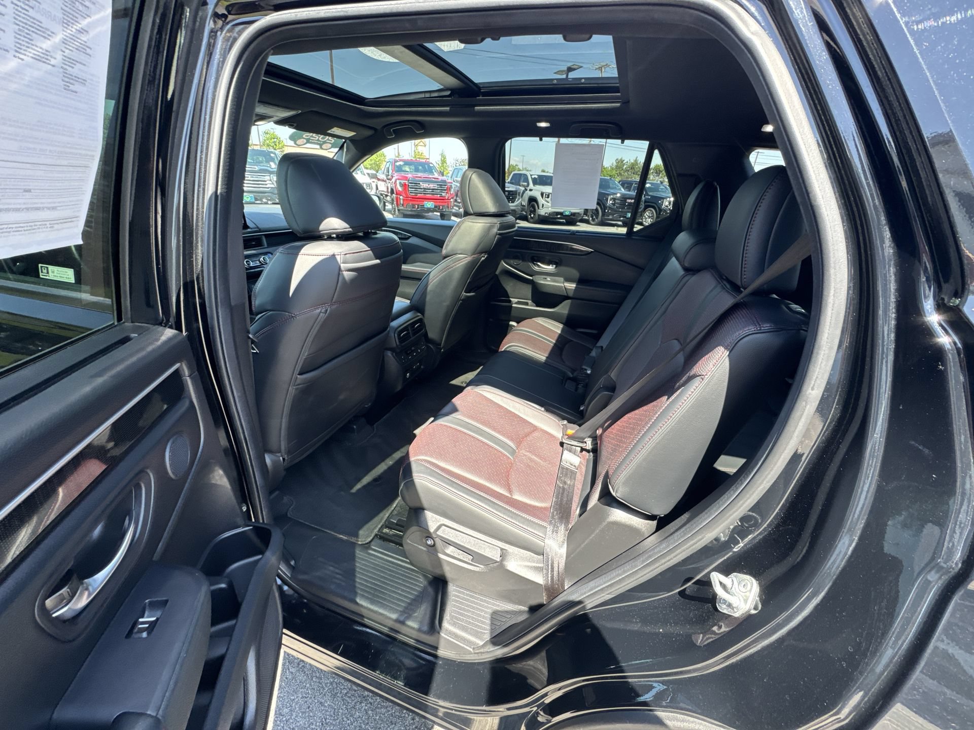Used 2025 Honda Pilot Black Edition image 25
