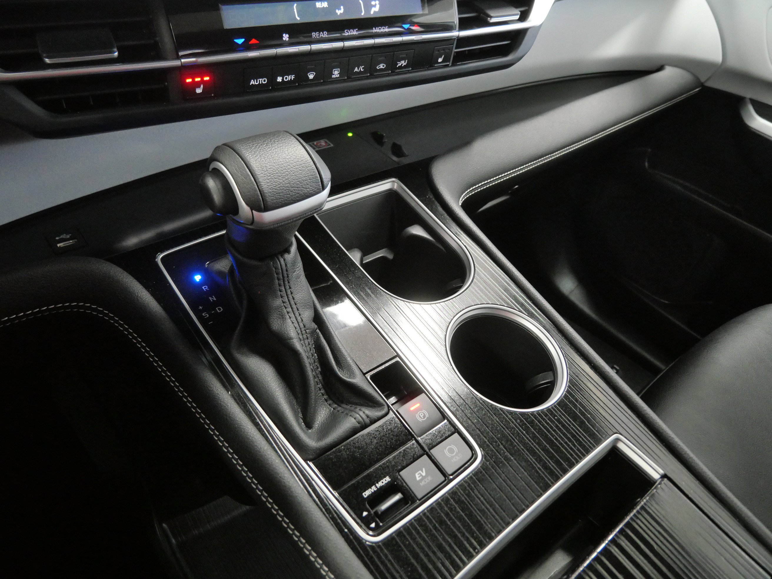 Certified 2025 Toyota Sienna XSE image 23