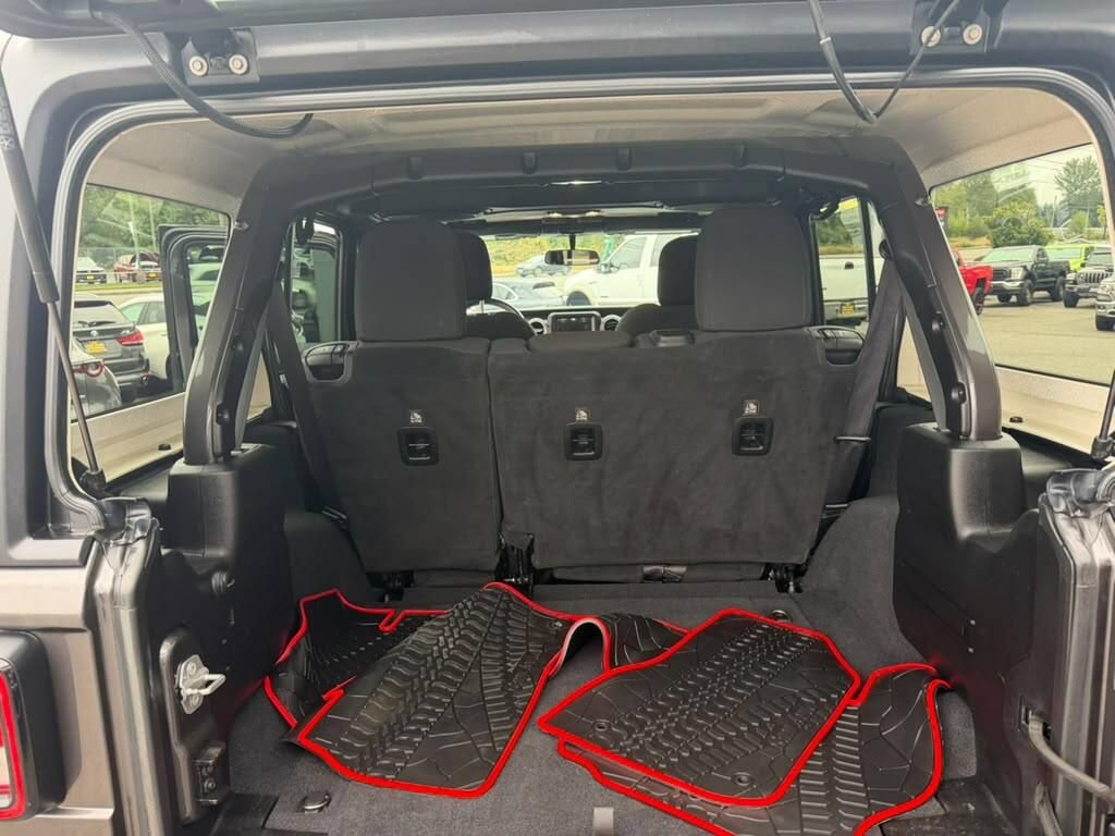 Used 2019 Jeep Wrangler Unlimited Sahara AWD/4WD image 14