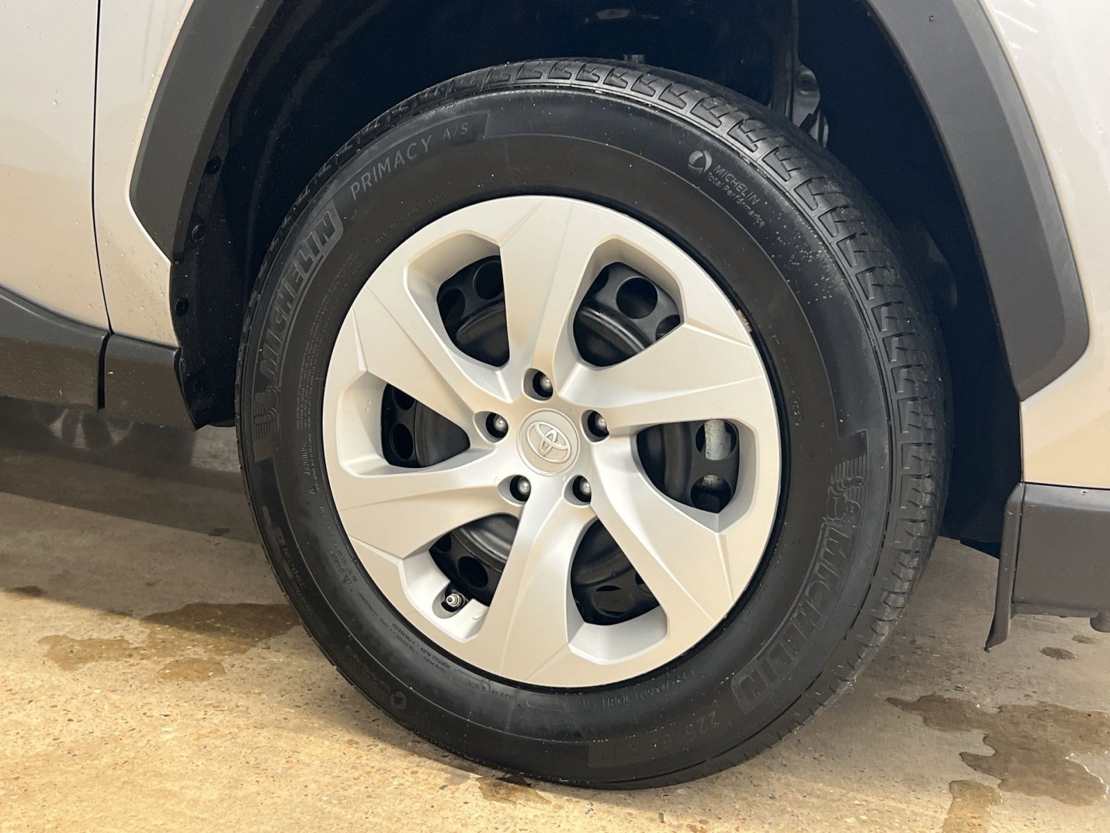 Used 2024 Toyota RAV4 LE image 10