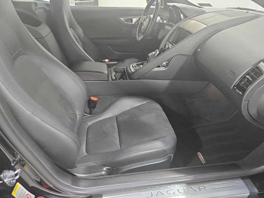 Used 2017 Jaguar F-TYPE Coupe RWD image 22