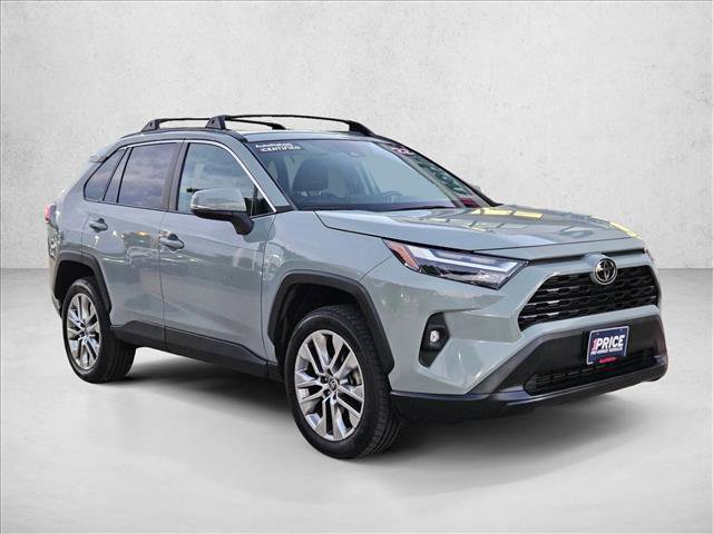 Used 2022 Toyota RAV4 XLE Premium image 3