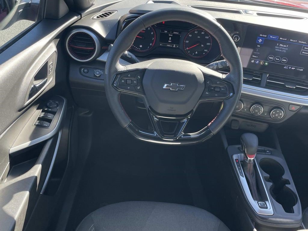 Certified 2025 Chevrolet Trax RS w/ Sunroof Package image 13