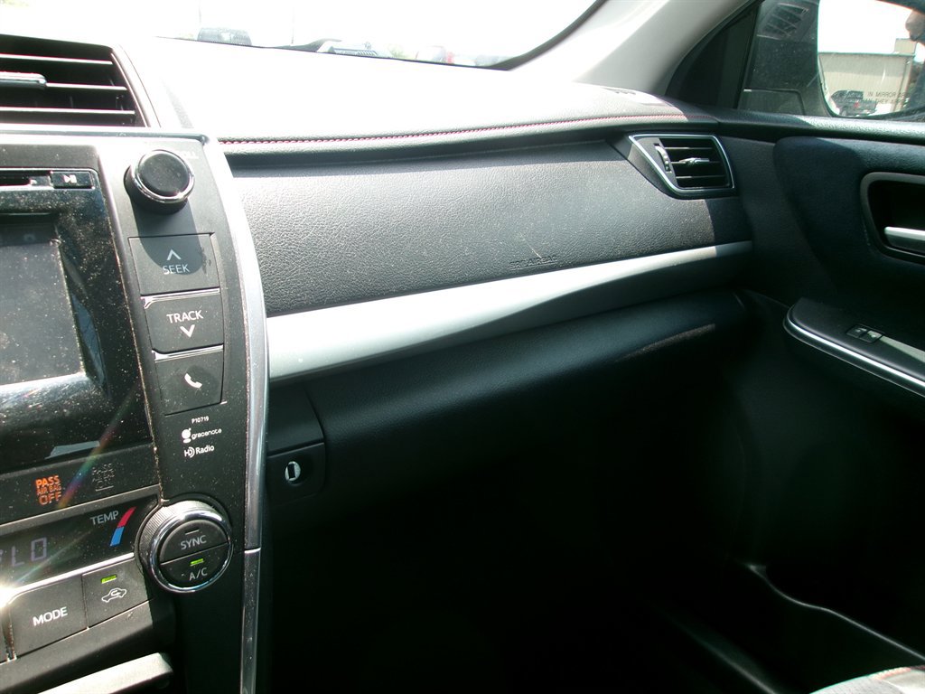 Used 2015 Toyota Camry SE image 26