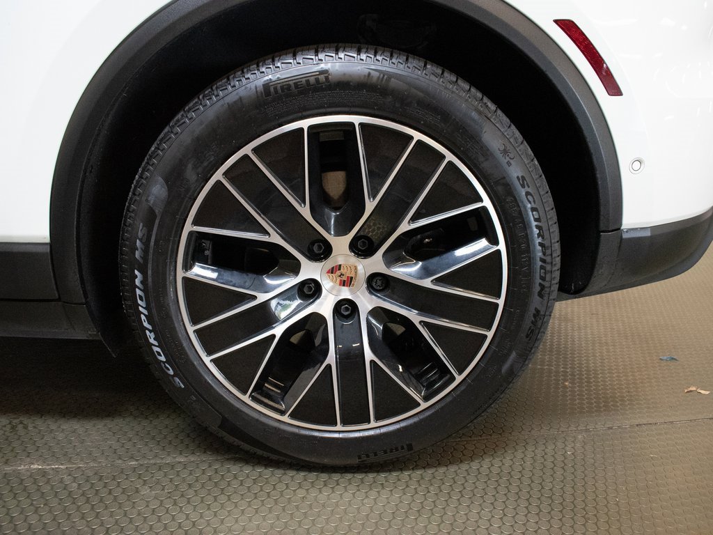 Certified 2025 Porsche Macan 4 Electric image 14