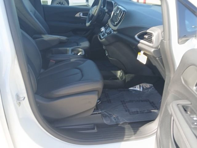 New 2026 Chrysler Pacifica Select FWD image 34