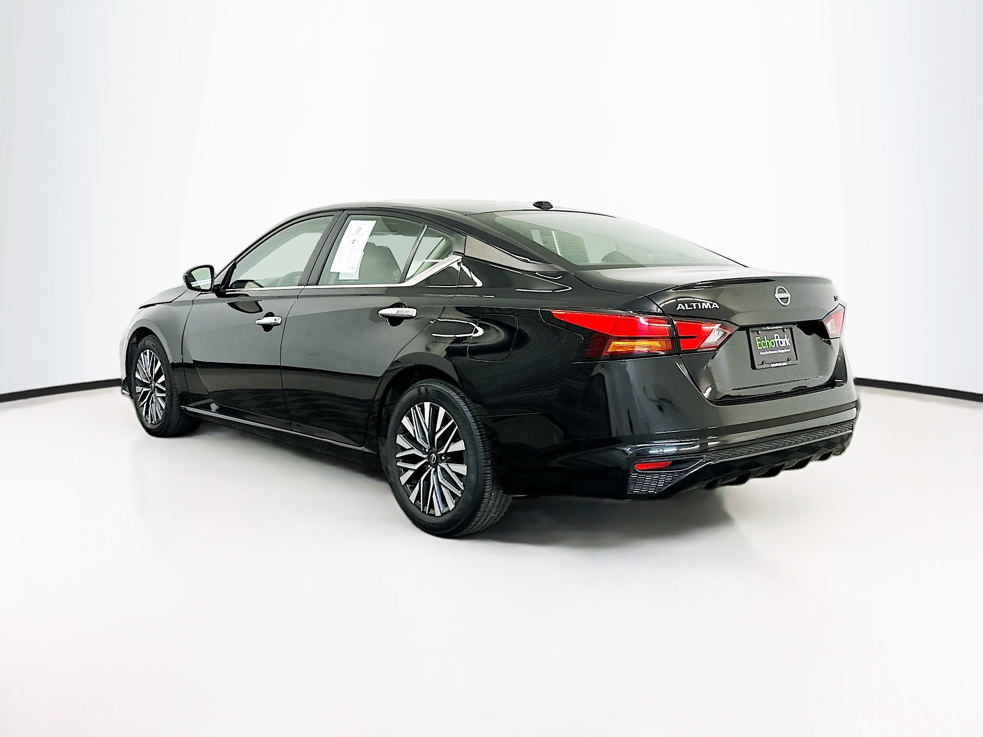 Used 2024 Nissan Altima 2.5 SV image 5